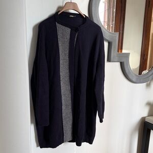 Hermes Women's Cardigan in Navy and White